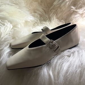 Vagabond WIOLETTA flats NWT